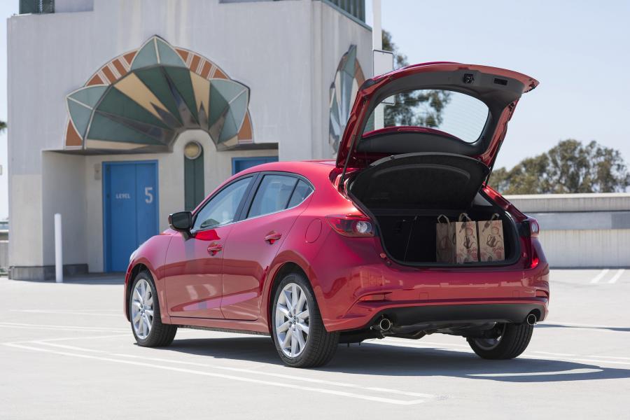  Mazda3 Hatchback 2016 года  (NA) (фото 8 из 24)